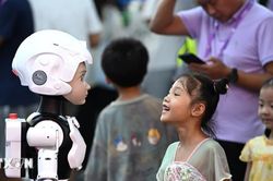 Nhật Bản: Robot gia đình bước vào kỷ nguyên tương tác cảm xúc