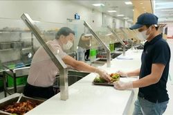 Thu nhập người lao động tăng, áp lực chi phí sinh hoạt vẫn hiện hữu