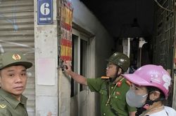 Hà Nội: Ra quân làm sạch quảng cáo, rao vặt tại phường Hoàn Kiếm