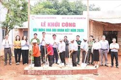 Xây dựng nhà Đại đoàn kết cho hộ khó khăn ở vùng đồng bào dân tộc thiểu số