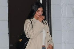 Kylie Jenner lăng xê áo khoác thịnh hành từ những năm 1900