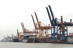 Xuất siêu trở lại sau 9 tháng liên tiếp nhập siêu