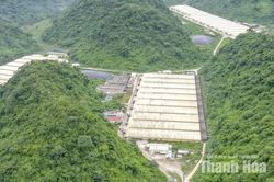Những khoảng trống phía sau trang trại quy mô lớn