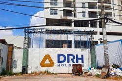 HOSE đưa cổ phiếu DRH, VPG, PLP vào diện kiểm soát từ 9/10