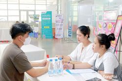Tăng chế độ đãi ngộ để thu hút lao động