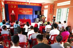 Phó Bí thư Tỉnh ủy Giàng Thị Dung dự sinh hoạt chi bộ, nắm tình hình cơ sở tại phường Lào Cai