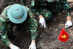 Đội quy tập làm việc xuyên ngày cuối tuần, tìm thấy thêm 8 bộ hài cốt liệt sĩ tại Công viên Lê Thị Riêng