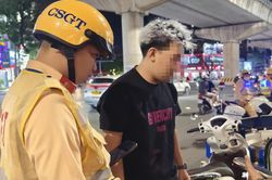 Hà Nội: CSGT dùng xe đặc chủng tuần tra xuyên đêm, hàng loạt 'quái xế' bị tạm giữ xe