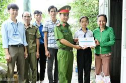 'Nâng bước chân em- An toàn đến trường', mô hình nhân văn tại Cà Mau