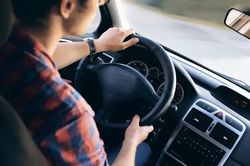 5 thói quen lái xe khiến ô tô càng ngày càng hao xăng