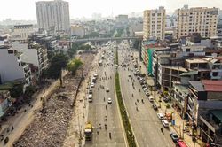 Bãi đỗ xe 4 mặt tiền giữa Vành đai 1 Hà Nội dần thành hình