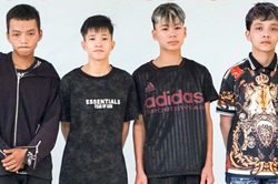 Khởi tố 4 thanh niên cầm kiếm, đinh ba phóng xe trên phố, quay clip đăng TikTok