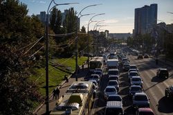Nga sắp tấn công lớn, cảnh báo công dân, nhà ngoại giao rời Kiev