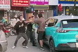 Đang làm rõ vụ người đàn ông bị hành hung trước cổng Bệnh viện Đại học Y Hà Nội