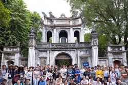 Thí sinh IOAA 2026 hào hứng khám phá Hà Nội