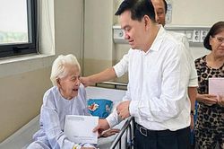 TPHCM: Bệnh viện kết nối trạm y tế, chăm sóc người có công và người yếu thế