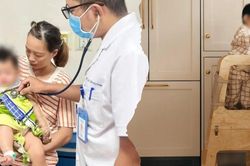 Bé gái 8 tháng tuổi bỏng 16% cơ thể vì làm đổ nồi cháo nóng