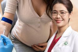 Sàng lọc trước sinh: Ai nên làm xét nghiệm và khi nào?