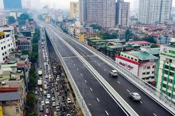 Bố trí 3 làn xe ô tô đường Vành đai 3 trên cao không phù hợp