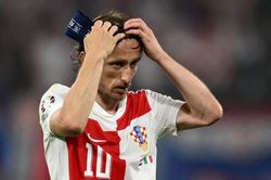 Thất bại khiến Modric xấu hổ lần đầu sau 20 năm