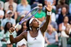 Gu đọc sách đa dạng của tay vợt hạng 4 WTA