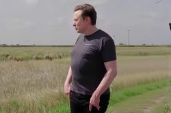 Vóc dáng của tỷ phú Elon Musk gây bàn tán