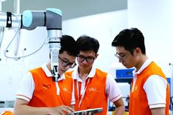 Người học không cần làm và nộp hồ sơ đề nghị xét hưởng học bổng