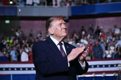Tổng thống Trump nói Iran 'gần như từ bỏ' ý định phát triển vũ khí hạt nhân