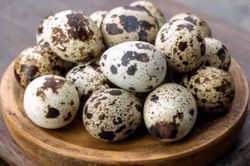 Luộc trứng cút bao nhiêu phút để chín vừa, dễ bóc vỏ?