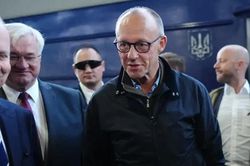 Thủ tướng Đức bất ngờ thăm Kiev: Khẳng định Ukraine có thể đặt niềm tin nơi Berlin, tỏ hoài nghi một việc