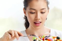Điều gì xảy ra với cơ thể khi ăn chay sai cách?