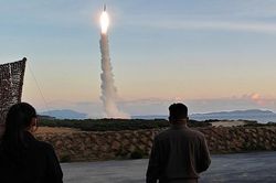 Ông Kim Jong Un giám sát vụ phóng tên lửa siêu vượt âm của Triều Tiên