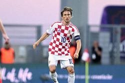 Luka Modric nói chuyện đau lòng khi Croatia thua Anh 0-7