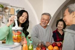 Thuê người cãi nhau, đổ rác, thăm bệnh: Trung Quốc đang hình thành một “nền kinh tế người thế”