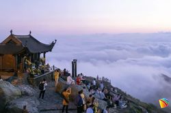 Trekking Yên Tử xuyên đêm