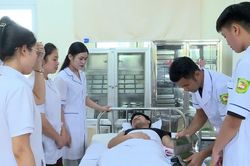 Gieo tri thức, vun đắp tình hữu nghị Việt - Lào