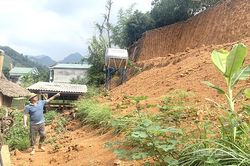 Không khí lạnh tràn về gây mưa lớn, dông lốc, nguy cơ lũ quét và sạt lở đất từ đêm 4/10