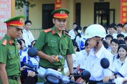 Quảng Trị: Công an xã Lệ Thủy tuyên truyền pháp luật, kỹ năng lái xe an toàn cho học sinh