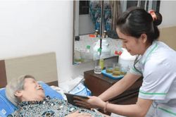 Hơn 50% người dân đã khám sức khỏe định kỳ: Bộ Y tế mở rộng khám tại nhà cho người cao tuổi, bệnh nặng