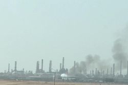 Houthi tập kích cơ sở dầu khí của Saudi Arabia