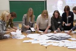Đảng cầm quyền Latvia dẫn đầu trong cuộc bầu cử quốc hội