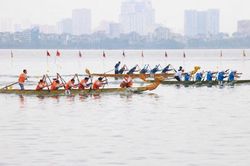 Sôi động Giải Bơi chải thuyền rồng và ván SUP Hà Nội mở rộng 2026 trên Hồ Tây