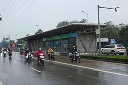 Hà Nội mưa dông, trời chuyển lạnh