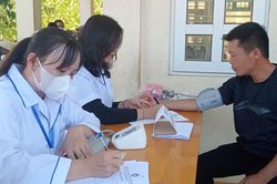 Những trường hợp nào được xét tặng Kỷ niệm chương 'Vì sức khỏe nhân dân' không tính thời gian công tác
