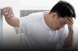 Không có biểu hiện gì, người đàn ông 40 tuổi hốt hoảng khi thấy huyết áp cao