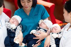 Ca tam thai hy hữu, ba anh em chào đời cách nhau 36 giờ