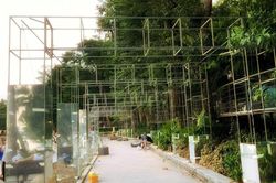 Cận cảnh khung gương, cầu cạn đang được hoàn thiện tại hồ Hoàn Kiếm