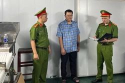 Công an Hà Nội lật tẩy doanh nghiệp sản xuất hàng triệu lọ C Sủi giả