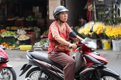 Xăng 27.000 đồng/lít, xe máy phổ biến tốn bao nhiêu tiền mỗi tháng?