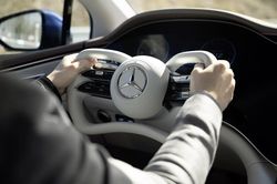 Cuộc chơi điện hóa đầy chông gai của các hãng xe sang